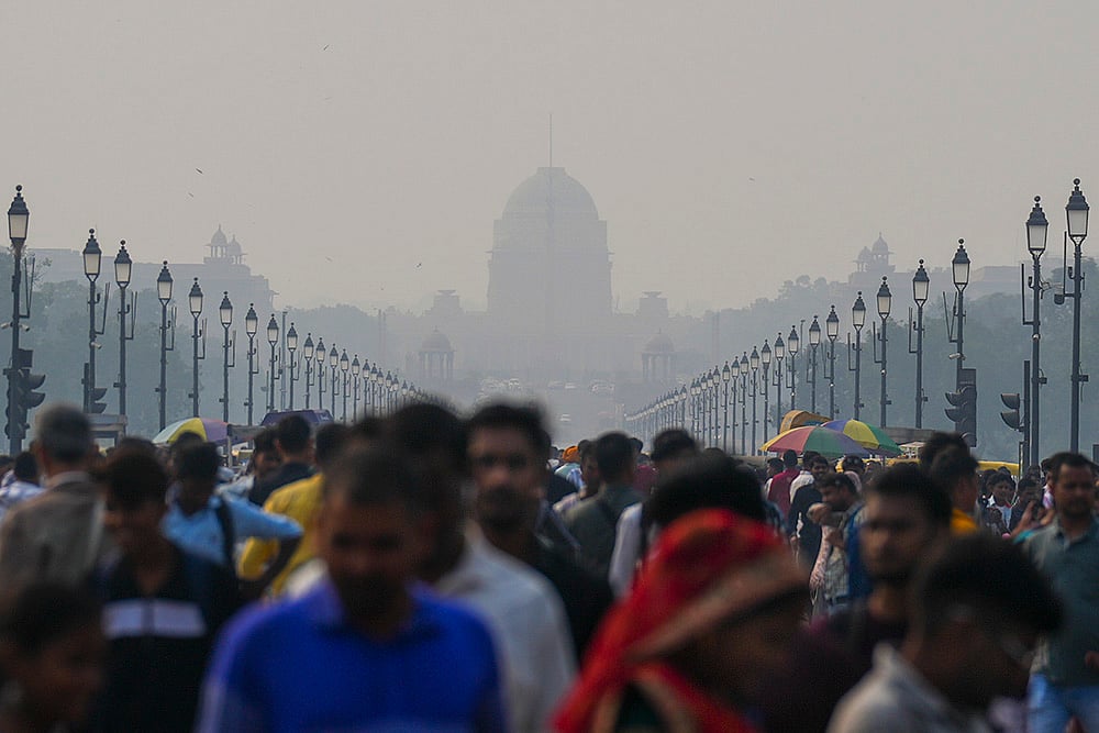 | Photo: PTI/Karma Bhutia : Weather: Smog in Delhi