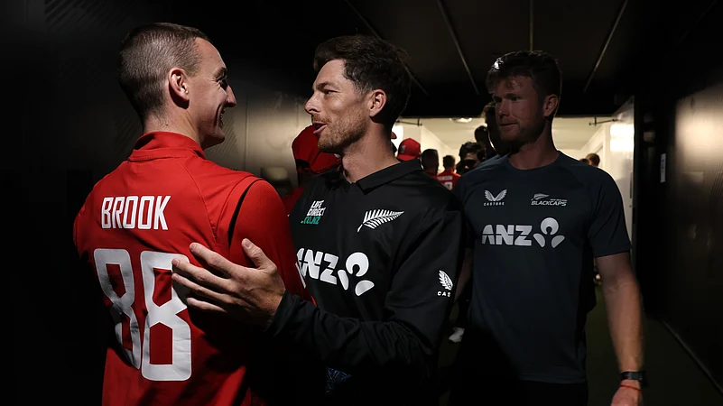 Captains Harry Brook and Mitchell Santner in conversation after Thursdays abandonment