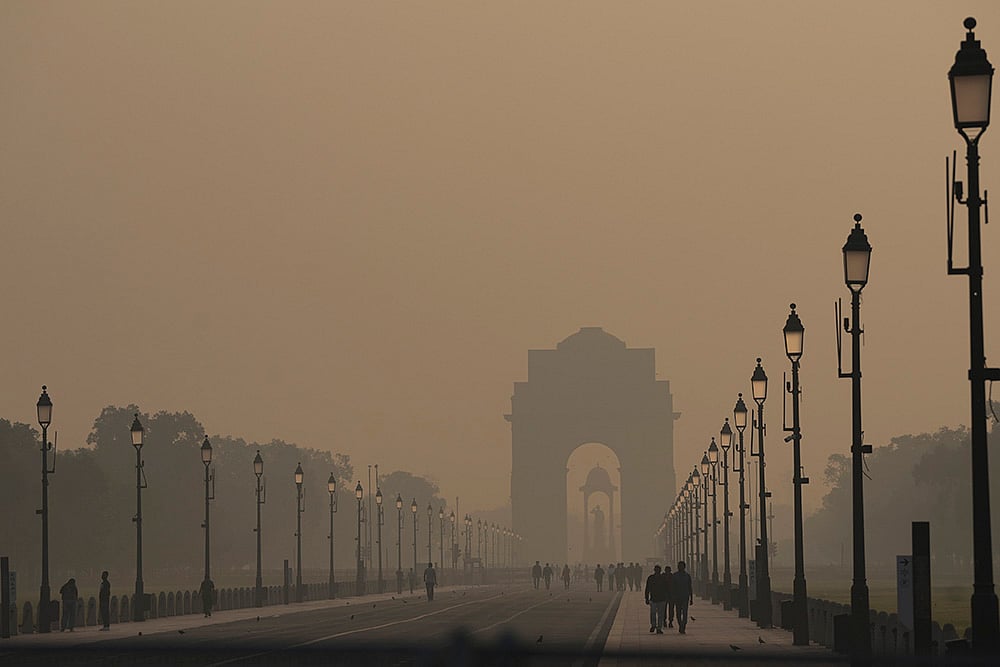 Weather: Low visibility in Delhi