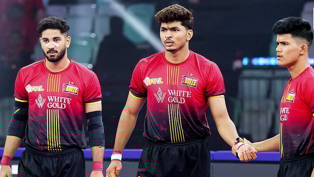 PKL 2025: Bengaluru Bulls Crush Gujarat Giants 54–26 To Seal Top-Four Spot - X/ BengaluruBulls