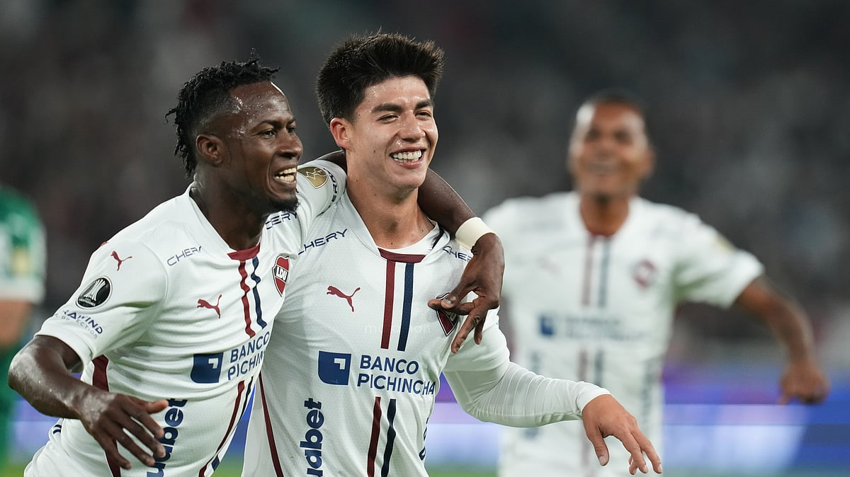 (AP Photo/Dolores Ochoa) : Gabriel Villamil of Ecuador's Liga Deportiva Universitaria, center, celebrates scoring his side's opening goal against Brazil's Palmeiras during a Copa Libertadores semifinal first leg soccer match in Quito, Ecuador, Thursday, Oct. 23, 2025.