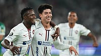 (AP Photo/Dolores Ochoa) : Gabriel Villamil of Ecuador's Liga Deportiva Universitaria, center, celebrates scoring his side's opening goal against Brazil's Palmeiras during a Copa Libertadores semifinal first leg soccer match in Quito, Ecuador, Thursday, Oct. 23, 2025.