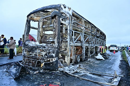 25 Dead As Hyderabad–Bengaluru Bus Catches Fire After Bike Collision Near Kurnool