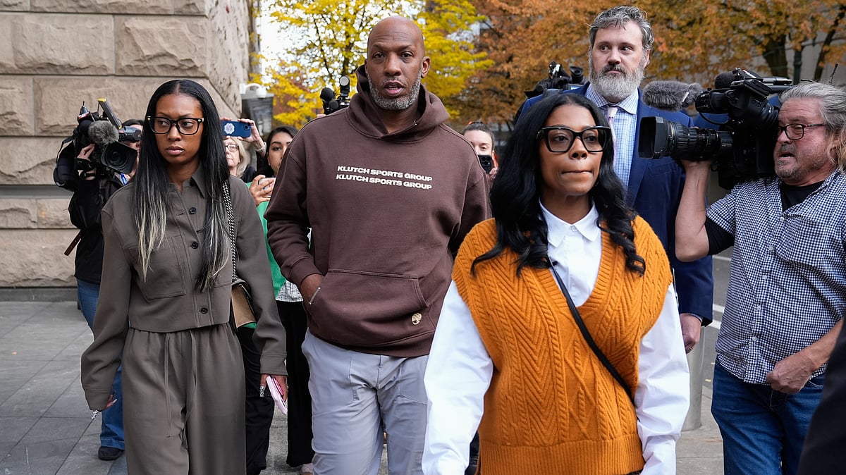 | Photo: AP/Jenny Kane : Portland Trail Blazers head coach Chauncey Billups walks to a vehicle after his federal court appearance on Thursday, Oct. 23, 2025, in Portland, Ore.