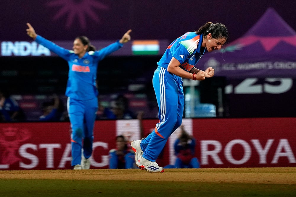 India Womens Cricket world cup 2025 IND-W vs NZ-W ODI match photos_Renuka Singh Thakur 