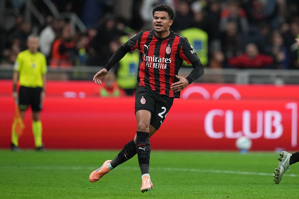 Italy Serie A soccer 2025-26 AC Milan and Pisa football match_Zachary Athekame