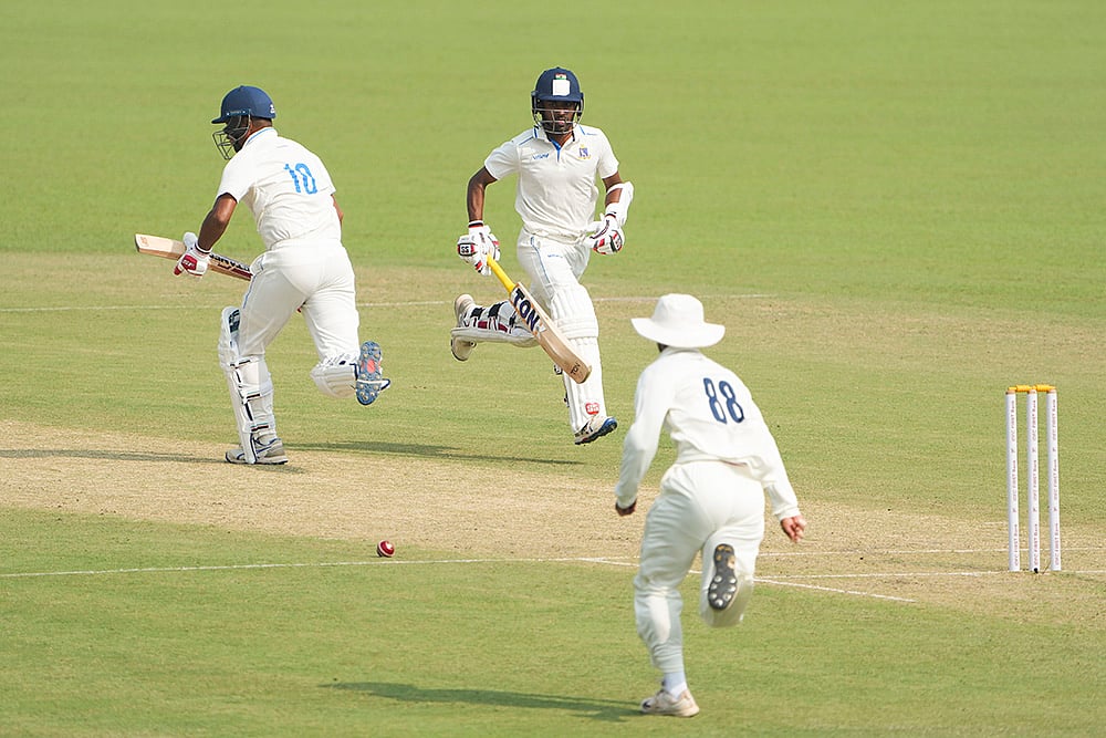Ranji Trophy 2025-26 Bengal vs Gujarat Ranji Cricket Day 1_ Abhimanyu Easwaran