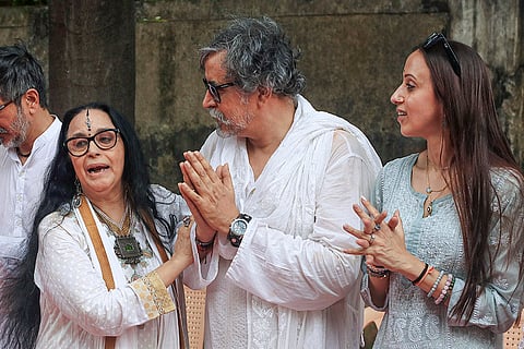 Advertising icon Piyush Pandey's sister Ila Arun, brother Prasoon Pandey and niece Ishitta Arun during his funeral, in Mumbai.