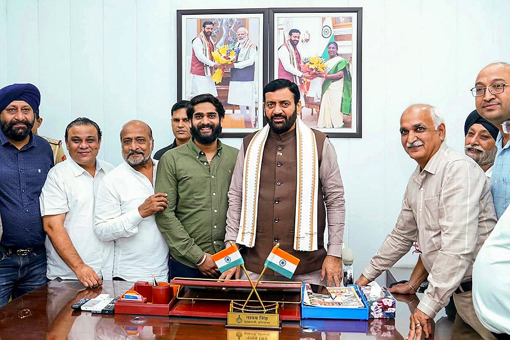 Cloth traders meet CM Nayab Saini