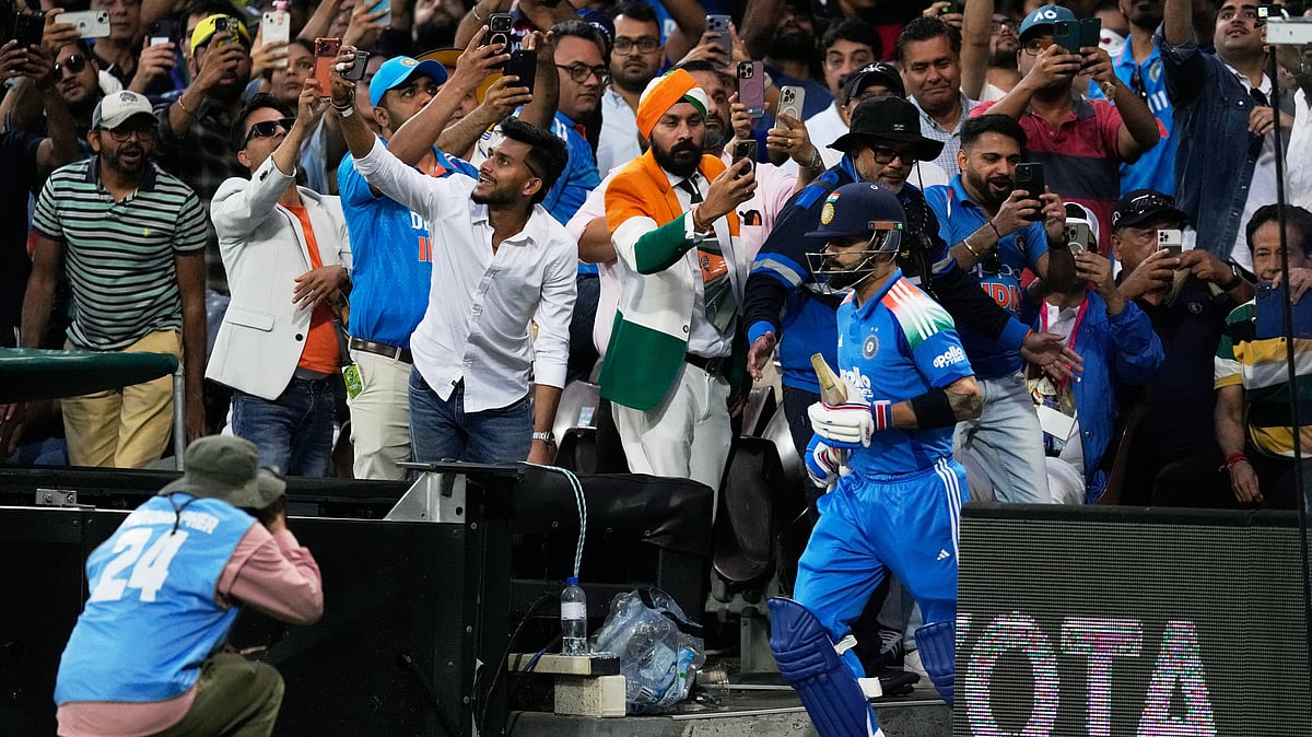 (AP Photo/Rick Rycroft) : India's Virat Kohli runs out to bat against Australia during their One Day International cricket match in Sydney, Australia, Saturday, Oct. 25, 2025.