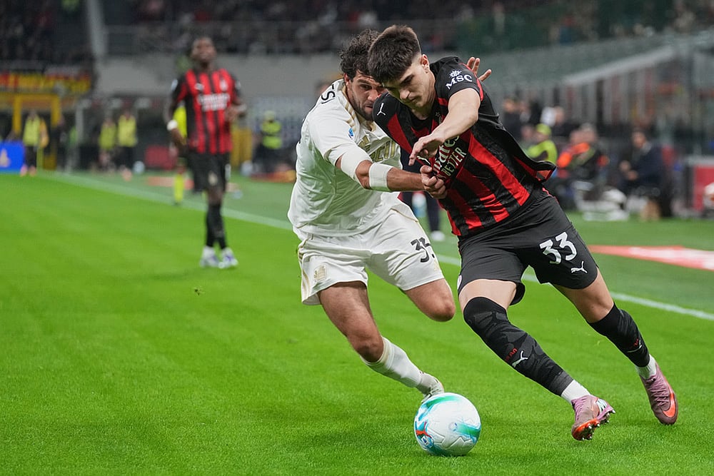 Italy Serie A soccer 2025-26 AC Milan and Pisa football match_Arturo Calabresi