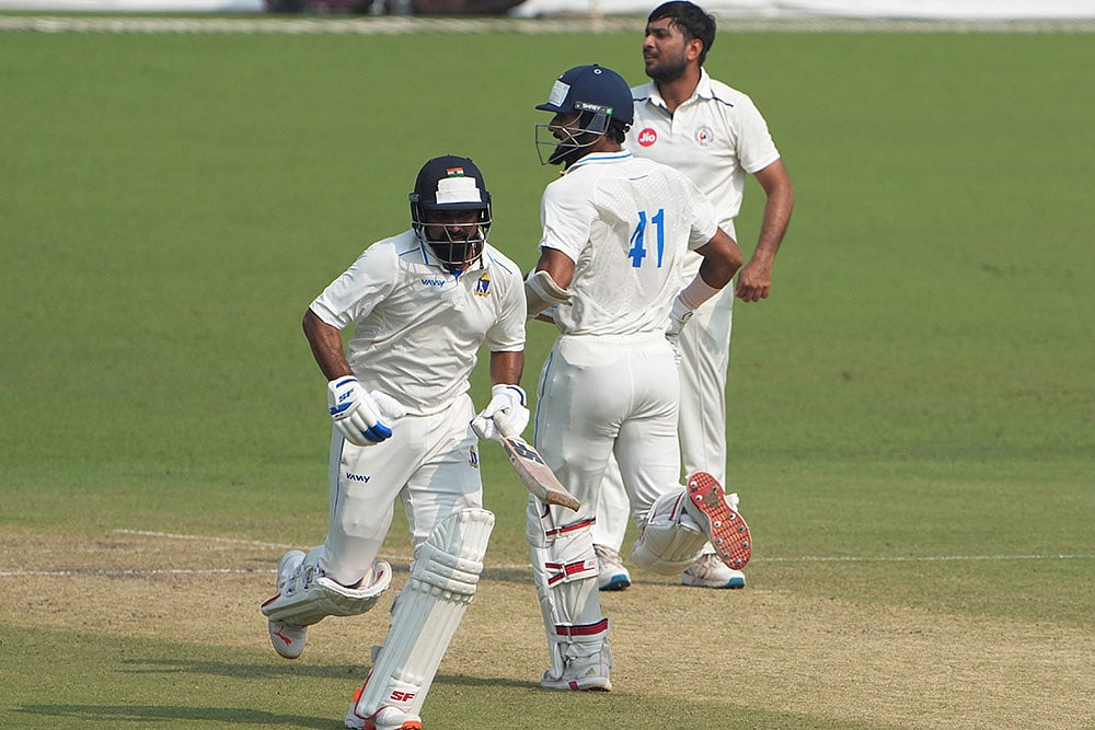 | Photo: PTI/Swapan Mahapatra : Bengal's Akash Deep and Mohammed Shami sprint between the wickets during the second day of the Ranji Trophy cricket match between Bengal and Gujarat, at Eden Gardens, in Kolkata, West Bengal.