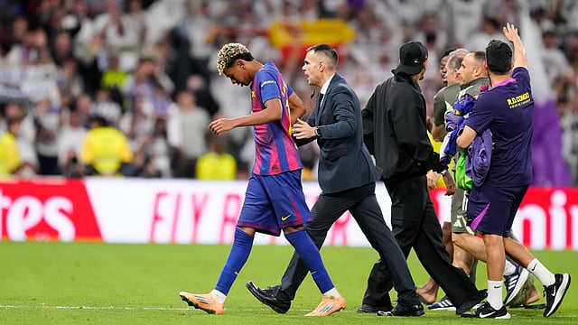 Barcelona's Frenkie de Jong Defends Lamine Yamal After Clasico Scuffle