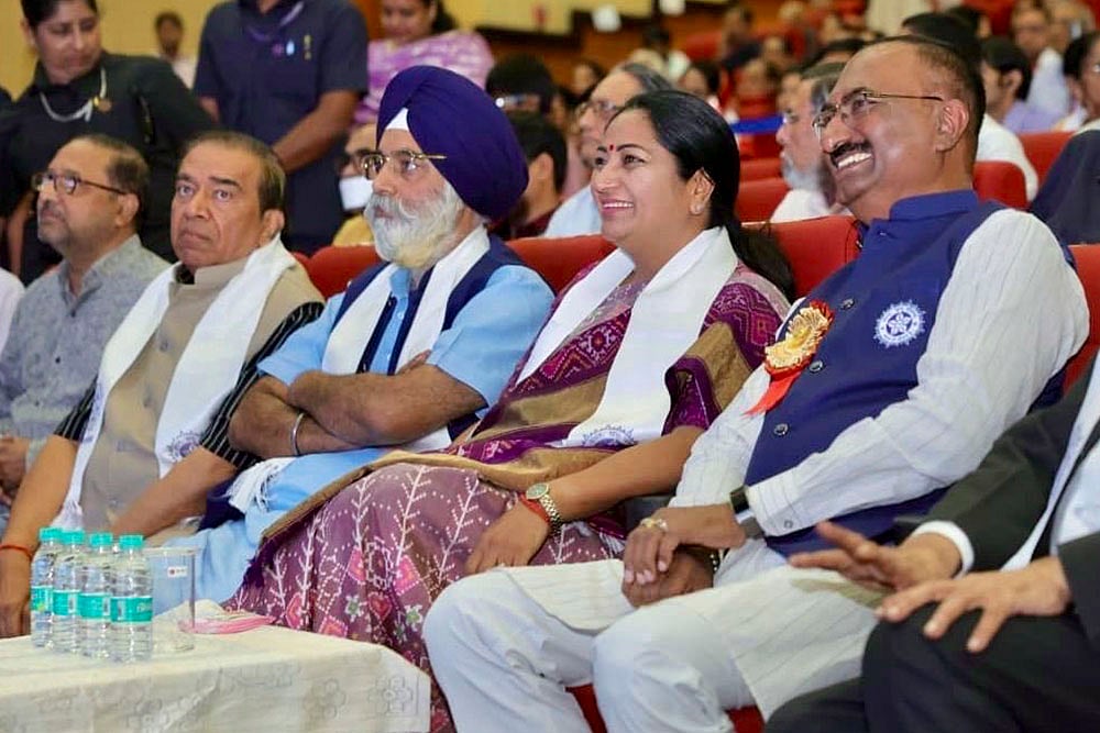 Rekha Gupta listens to Mann Ki Baat