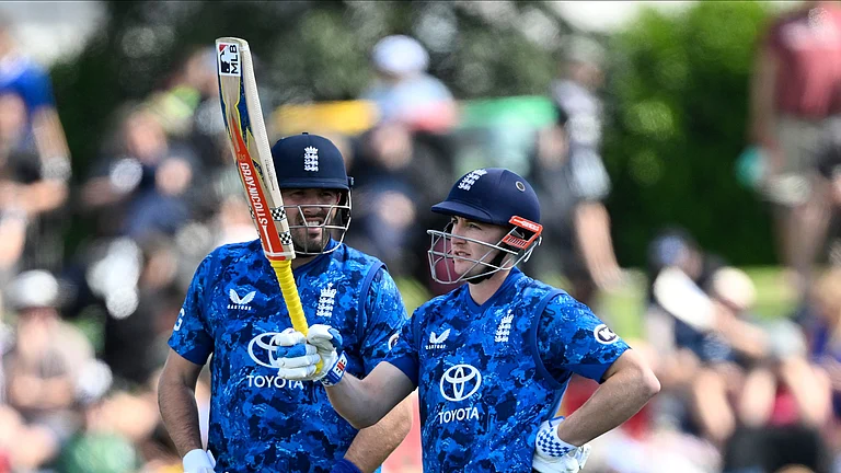 England captain Harry Brook, right, celebrates reaching 50 runs as teammate Jamie Overton looks on during the One Day international cricket match between New Zealand and England in Mt Maunganui, New Zealand, Sunday, Oct.26, 2025. - (Andrew Cornaga/Photosport via AP)