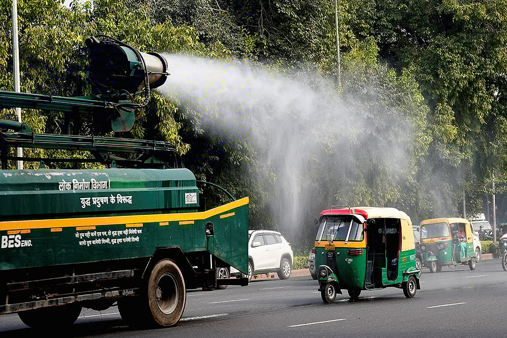 Anti-smog gun sprays Delhi road