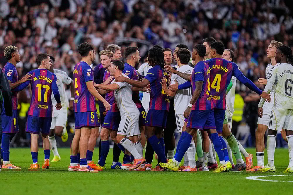 Spain soccer La Liga 2025-26 El Clasico Real Madrid Vs FC Barcelona_ players scuffle