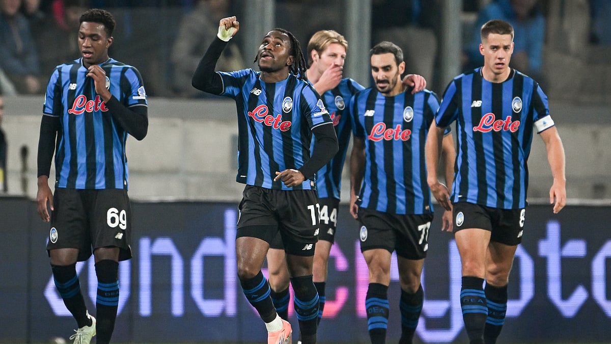 Ademola Lookman celebrates his equaliser with Atalanta team-mates - null