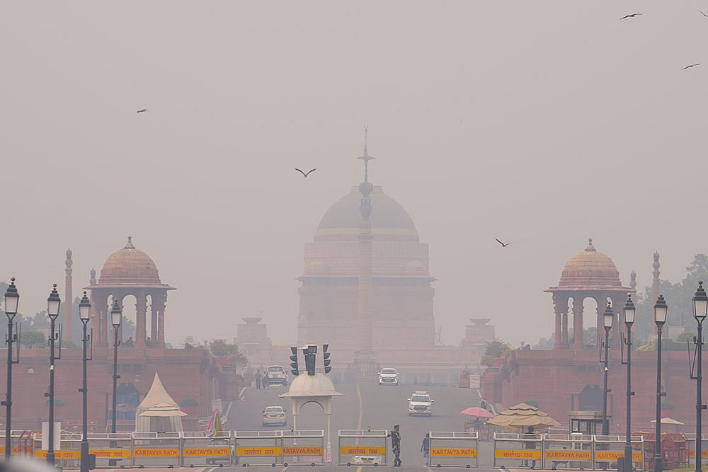 | Photo: PTI/Kamal Kishore : A layer of smog engulfs the Rashtrapati Bhavan after deterioration in the air quality in Delhi-NCR, in New Delhi.