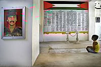 | Photo: Imago/Zuma Press Wire : Homage to the Martyrs: A child sitting at the memorial for thousands of Palestinians, mainly civilians, who were massacred by the Lebanese militia in Beirut