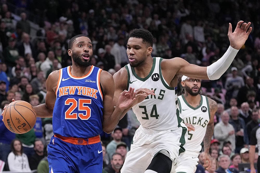 NBA 2025 Milwaukee Bucks Vs New York Knicks basketball game_Mikal Bridges