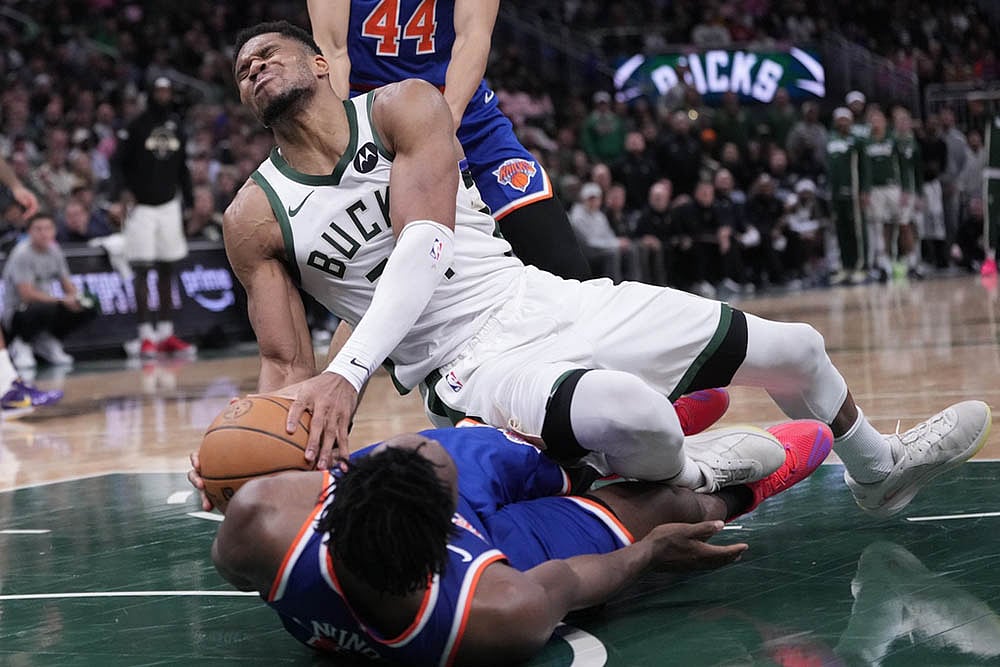 NBA 2025 Milwaukee Bucks Vs New York Knicks basketball game_Giannis Antetokounmpo 