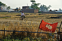 | Photo: Sandipan Chatterjee : Speaking of Land Distribution: A sign of CPI (ML) presence at Bhathani Tola village in Bihar’s Bhojpur district 