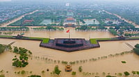 Record Floods Devastate Central Vietnam, Leaving Dozens Dead And Thousands Homeless X.com : The intensity of the rainfall—exceeding 1,000 millimetres in 24 hours in some areas—reflects the growing impact of climate change in Southeast Asia