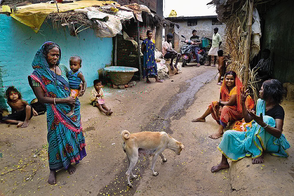 | Photo: Suresh K. Pandey : Living on the Margins: Members of the Musahar community at the outskirts of Patna