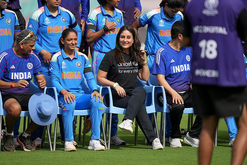 ICC Womens World Cup semifinal 2025 IND-W vs Aus-W_Kareena Kapoor Khan 