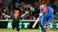 India Vs Australia 2nd T20I Toss Update: AUS Opt To Bowl First – Check Playing XIs | Photo: AAPImage/Lukas Coch via AP : Josh Inglis of Australia appeals unsuccessfully for the wicket India's Shubman Gill during the T20 cricket international between India and Australia in Canberra, Australia, Wednesday, Oct. 29, 2025.