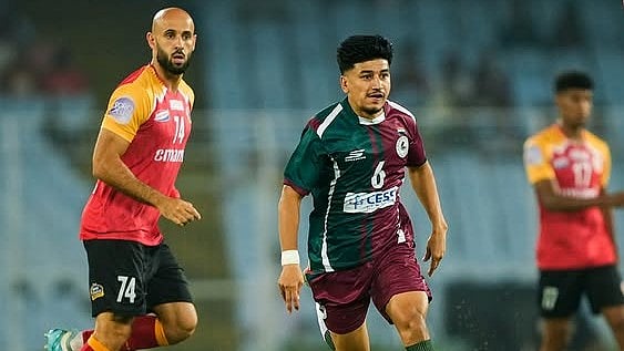 Mohun Bagan's Anirudh Thapa and East Bengal's Mohammed Rashid in action during the IFA Shield 2025 match on October 18, 2025. - | Photo: Instagram/mohunbagansg