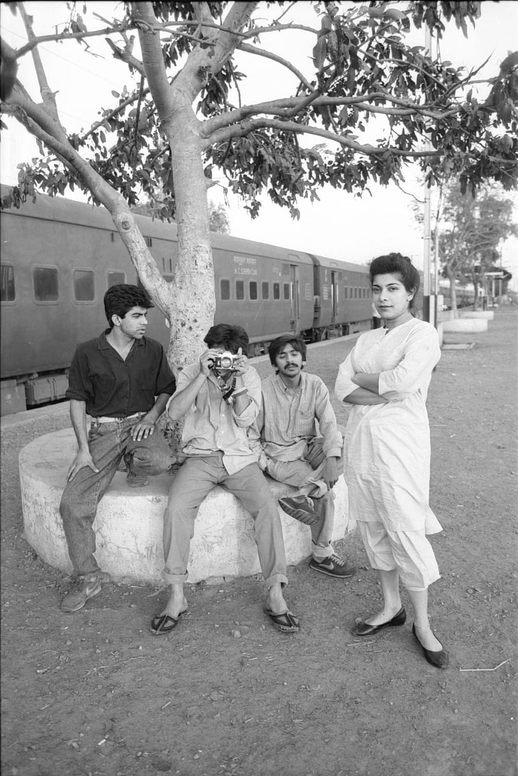 SRK with his friends