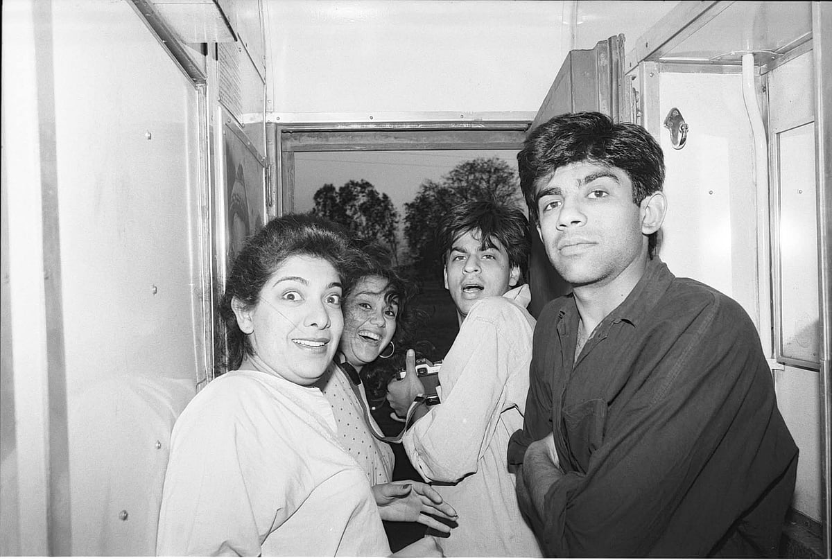 SRK with his friends