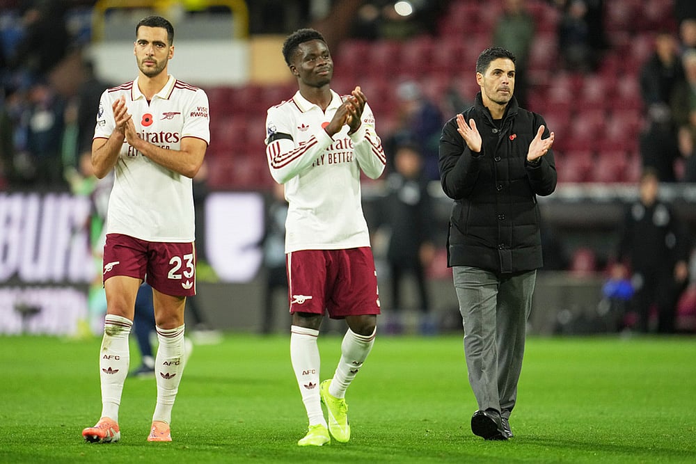 | Photo: AP/Jon Super : English Premier League 2025-26 
Arsenal's manager Mikel Arteta, right, leaves the field with Arsenal's Bukayo Saka, centre, and Arsenal's Mikel Merino at the end of the English Premier League soccer match between Burnley and Arsenal in Burnley, England.