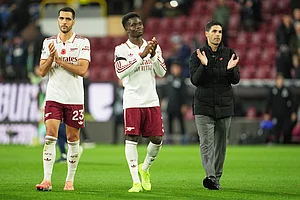 | Photo: AP/Jon Super : English Premier League 2025-26 
Arsenal's manager Mikel Arteta, right, leaves the field with Arsenal's Bukayo Saka, centre, and Arsenal's Mikel Merino at the end of the English Premier League soccer match between Burnley and Arsenal in Burnley, England.