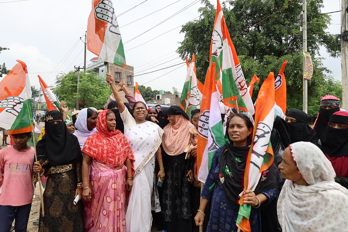 RANJAN RAHI : INC supporters during Voter Adhikar Yatra in Patna
Narendra modi has alleged Congress to shelter illegal immigrants, targetting the muslim community.
