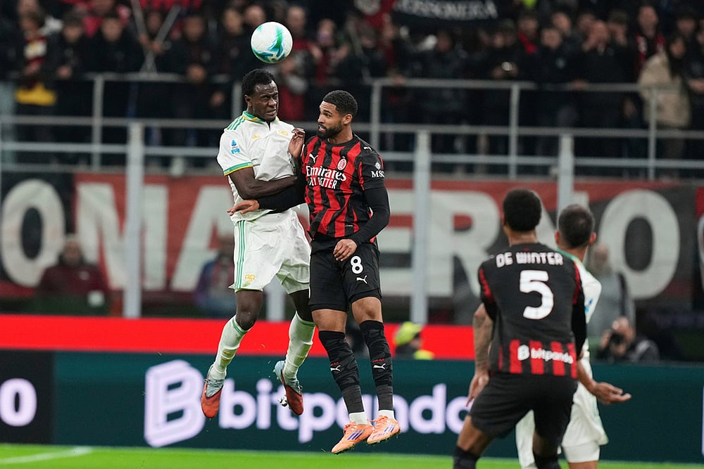 Italy Soccer Serie A match photos AC Milan Vs AS Roma_Evan Ndicka