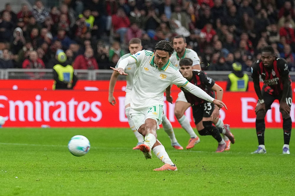 Italy Soccer Serie A match photos AC Milan Vs AS Roma_Paulo Dybala