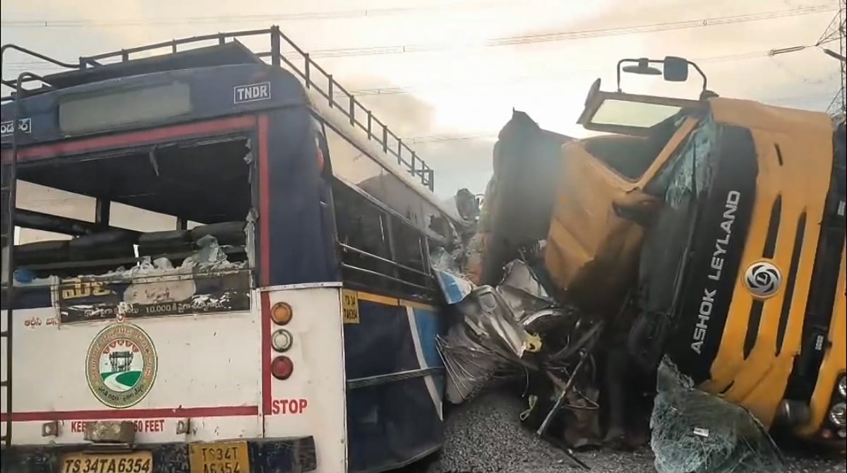 SCREENSHOT VIA PTI VIDEOS : Ranga Reddy: Mangled remains of a tipper lorry and a public transport bus after their collision, in Ranga Reddy district, Telangana, Monday, Nov. 3, 2025.