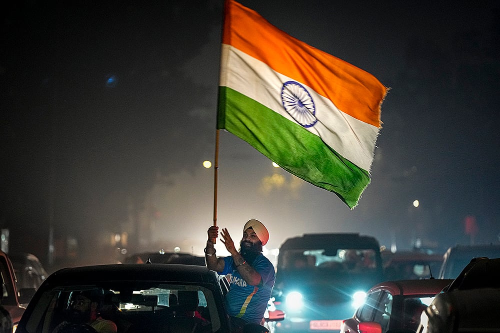 Indian cricket team wins ICC Womens World Cup 2025 fan celebration photo_Indian tricolour