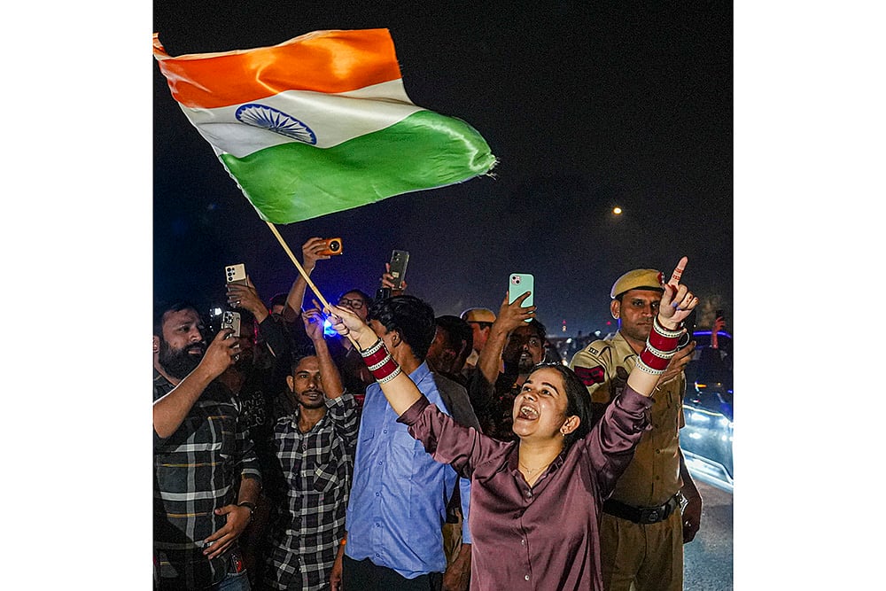 Indian cricket team wins ICC Womens World Cup 2025 fan celebration photo_ in Delhi