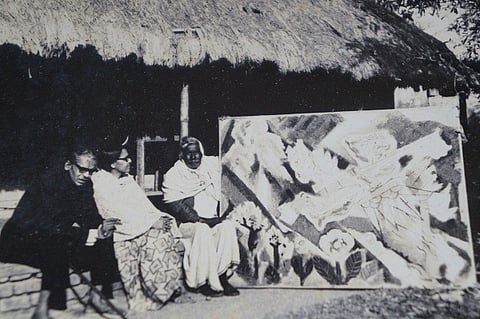 A rare photo of Ritwik Ghatak, Bela Bandopadhyay and Ramkinkar Baij