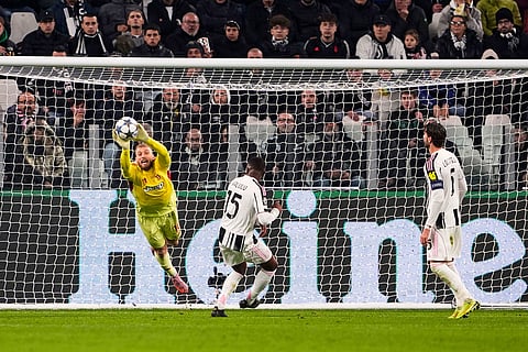 Juventus's goalkeeper Michele Di Gregorio in action during the Champions League opening phase soccer match between Juventus and Sporting CP at the Allianz Stadium in Turin, Italy.