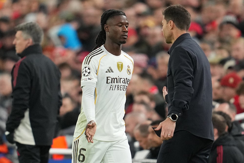 UEFA champions League 2025-26 soccer Liverpool vs Real Madrid_Xabi Alonso, Eduardo Camavinga