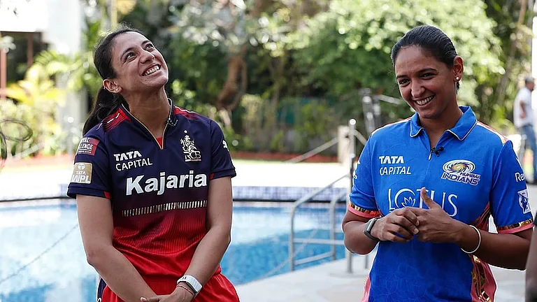 File photo of RCB skipper Smriti Mandhana (L) with Mumbai Indians captain Harmanpreet Kaur. - BCCI
