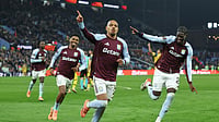 (AP Photo/Darren Staples) : Aston Villa's Donyell Malen, centre, celebrates after scoring his side's second goal during the Europa League soccer match between Aston Villa and Maccabi Tel Aviv in Birmingham, England, Thursday, Nov. 6, 2025.