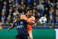 Club Brugge Vs Barcelona, Champions League: Forbs, Yamal Force Gazelles, Blaugrana To 3-3 Draw | Photo: AP/Geert Vanden Wijngaert : Brugge's Carlos Forbs, left, fights for the ball with Barcelona's Alejandro Balde during the Champions League opening phase soccer match between Club Brugge and Barcelona in Bruges, Belgium.