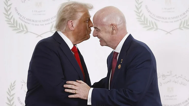 President Trump and FIFA President Gianni Infantino pose during the greetings ceremony before the family picture at the Gaza Peace Summit in Sharm el-Sheikh, Egypt, Monday, Oct.13 2025. - | Photo: Pool photo/Yoan Valat via AP