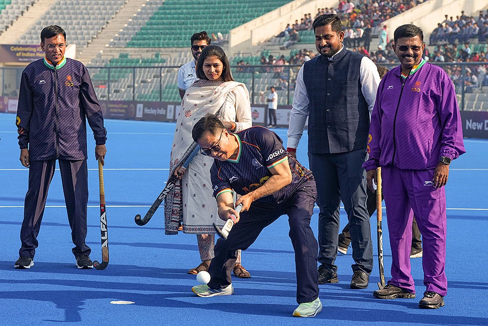 Union Minister Kiren Rijiju tries his hand at hockey